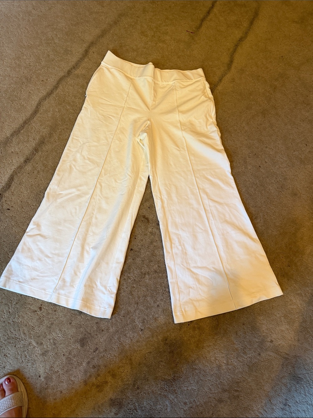 Lands' End White pull on stretch pants . Runs big , brand new with no tags